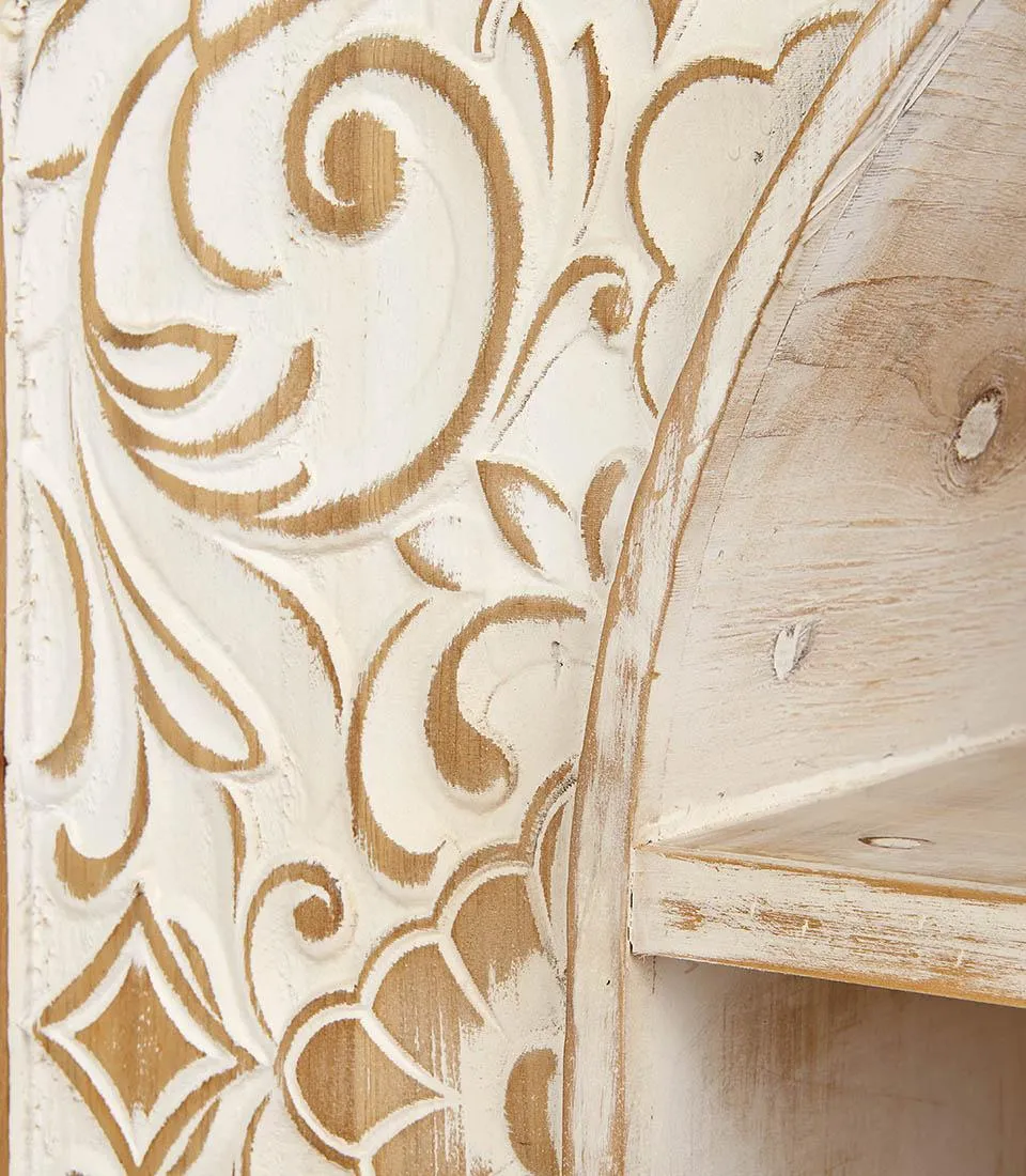 Camino decorativo con mensole